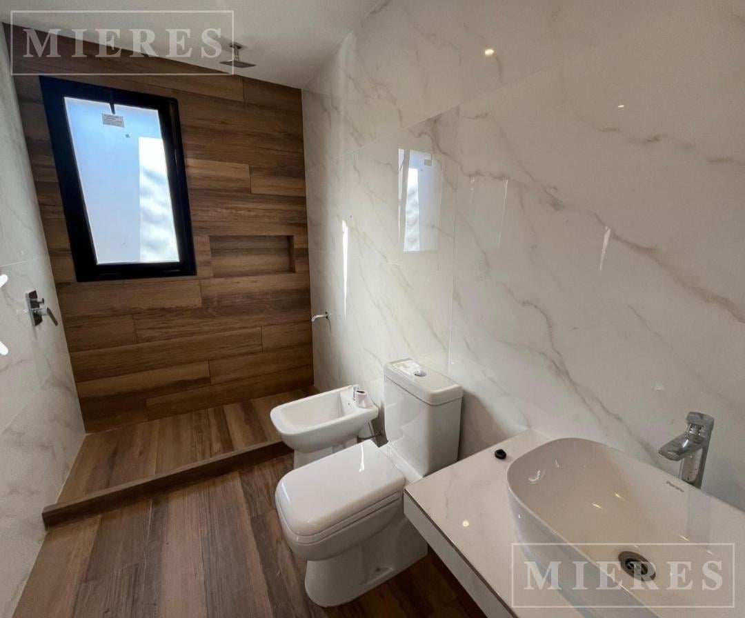 Foto de Casa en venta sobre lote interno en area 13 San Sebastian Loma Verde, imagen 1