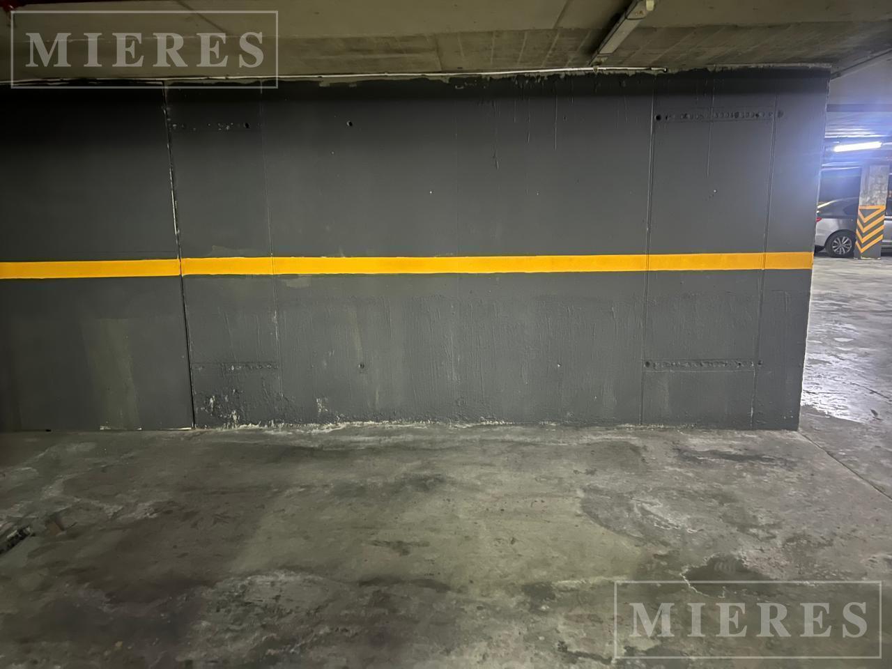Foto de Cochera cubierta en venta en Olivos, imagen 1