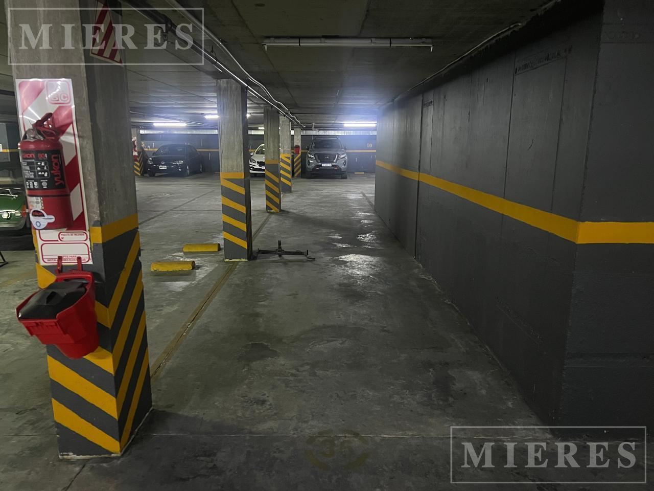 Foto de Cochera cubierta en venta en Olivos, imagen 3
