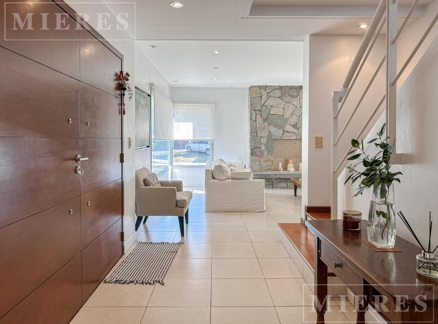 Foto de Casa en venta - Lote Interno - Barrancas de San Jose, imagen 2