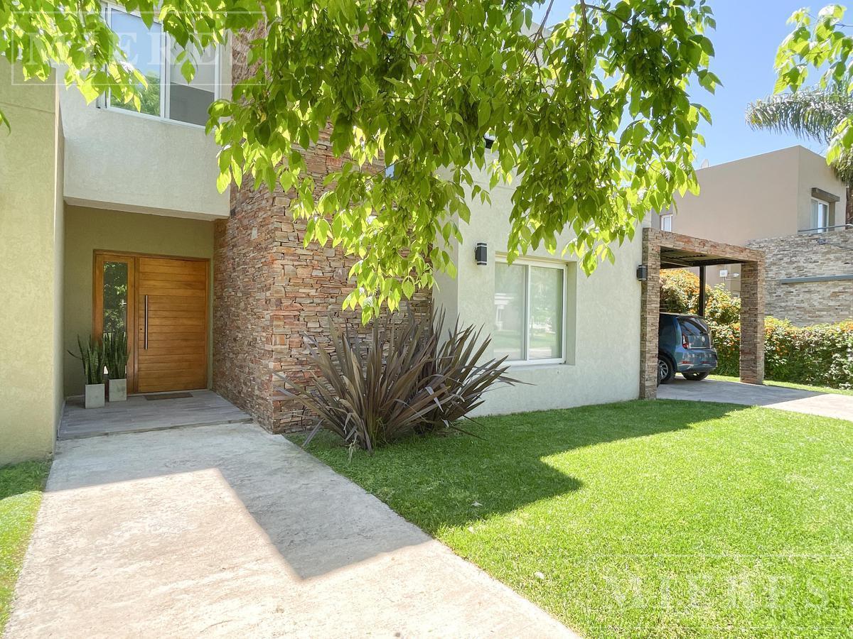 Foto de Casa en venta sobre lote interno en Barrio Eucalipto Haras Santa María, imagen 2