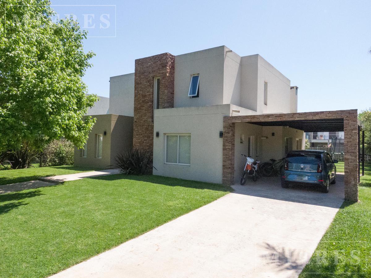 Foto de Casa en venta sobre lote interno en Barrio Eucalipto Haras Santa María, imagen 1