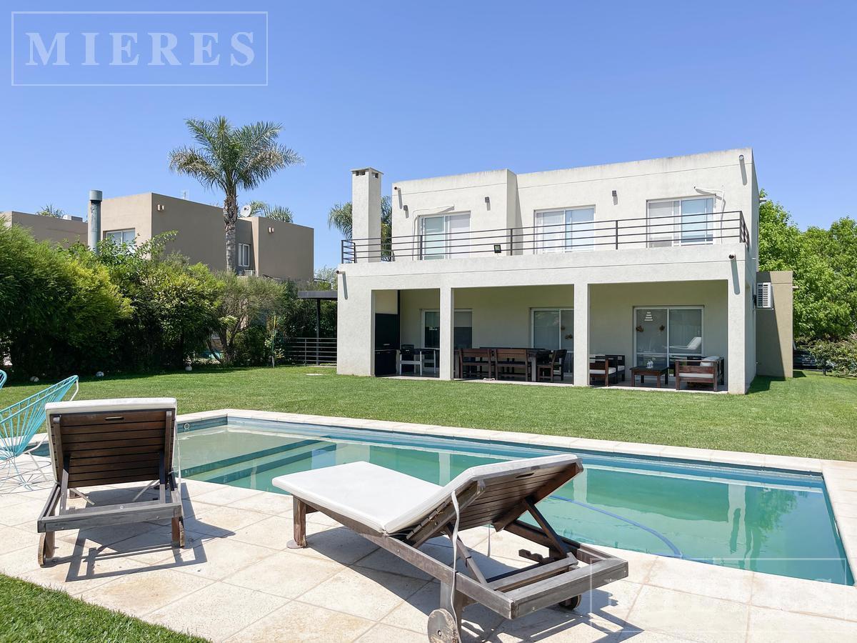 Foto de Casa en venta sobre lote interno en Barrio Eucalipto Haras Santa María, imagen 4