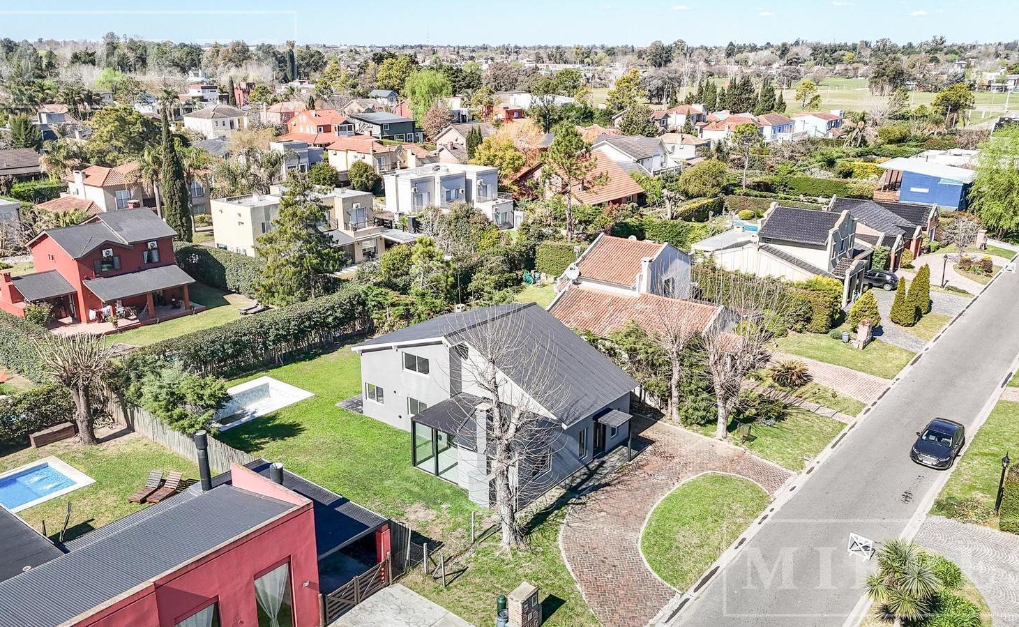 Foto de Casa en venta sobre lote interno barrio Acacias Blancas Ingeniero, imagen 3