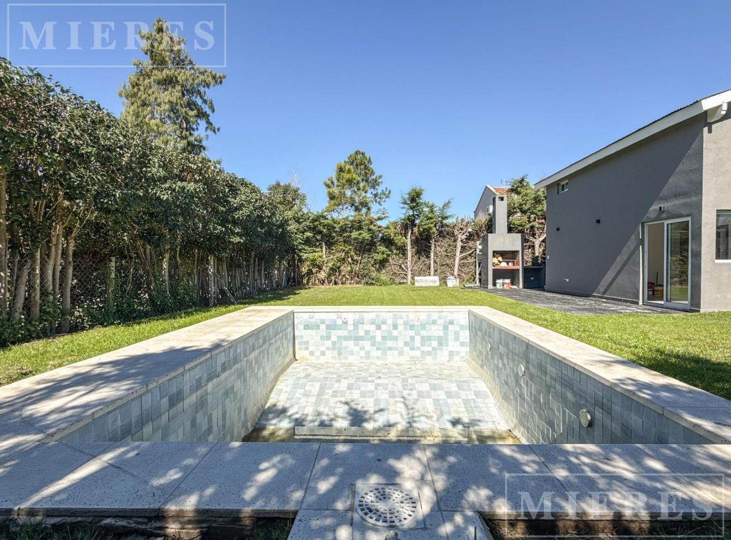 Foto de Casa en venta sobre lote interno barrio Acacias Blancas Ingeniero, imagen 4