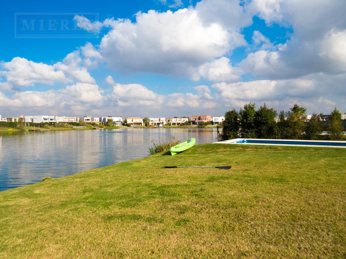 Foto de Casa en venta a La Laguna en La Comarca, Bancalari., imagen 1