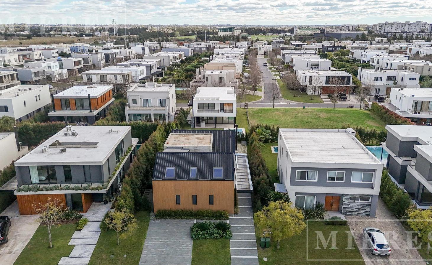 Foto de Casa en venta en el barrio Los Castaños, Nordelta, imagen 1