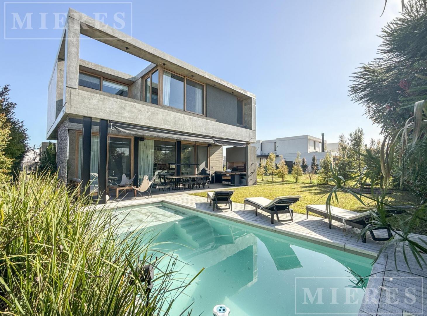 Foto de Casa en venta en el barrio Carpinchos, Nordelta, imagen 1