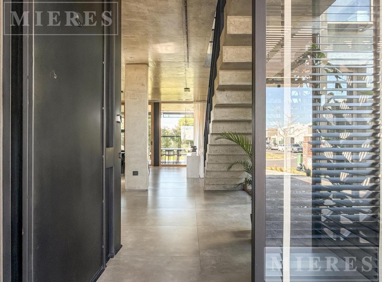Foto de Casa en venta en el barrio Carpinchos, Nordelta, imagen 2