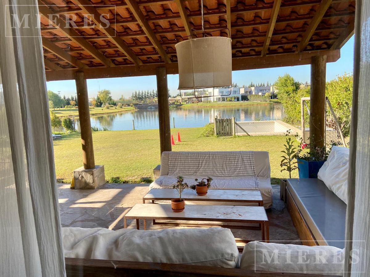 Foto de Casa en venta a La Laguna en La Comarca, Bancalari., imagen 1