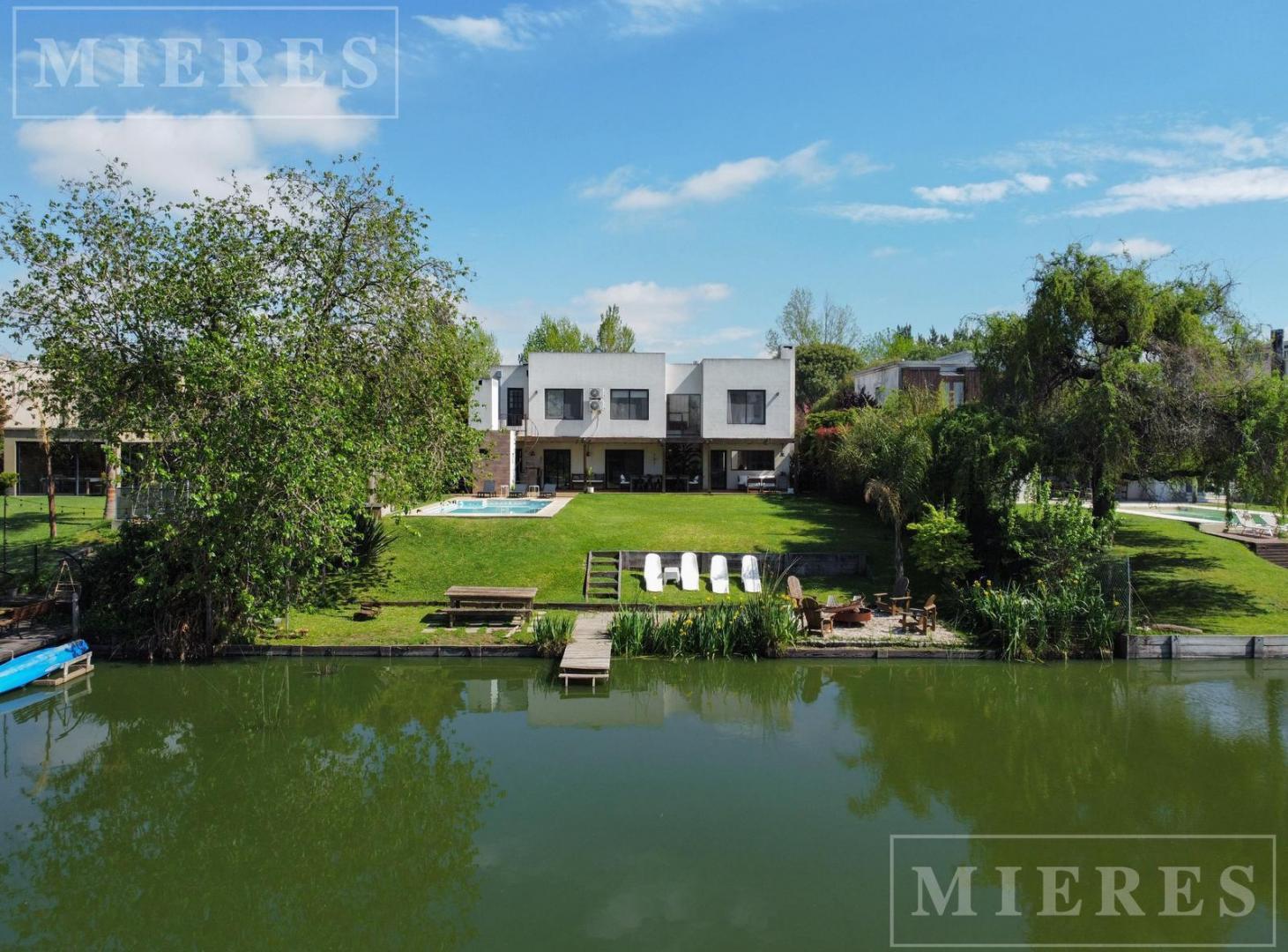 Foto de Casa en venta sobre lote al agua en el Barrio Santa Barbara, Bancalari, imagen 1