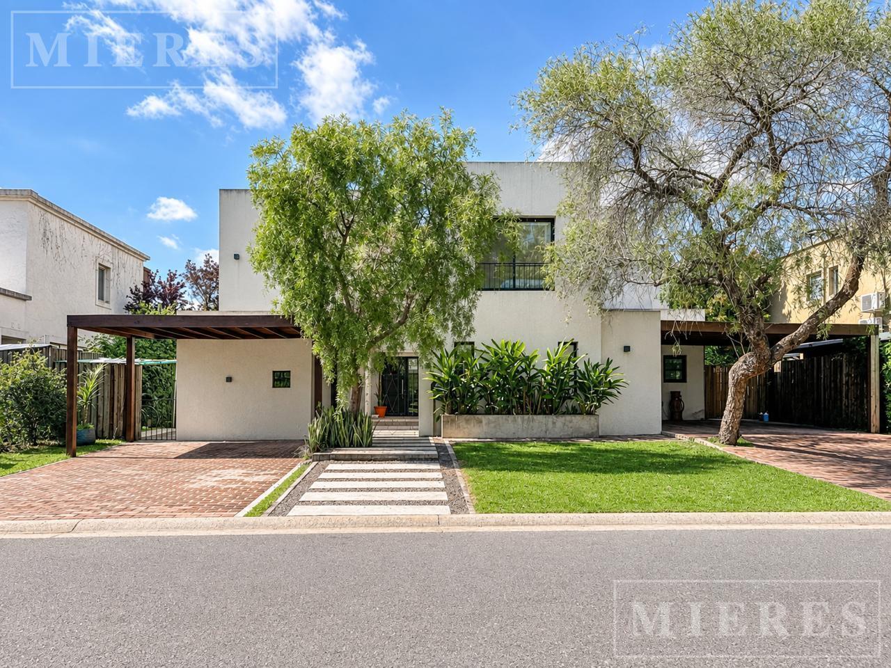Foto de Casa en venta sobre lote al agua en el Barrio Santa Barbara, Bancalari, imagen 2