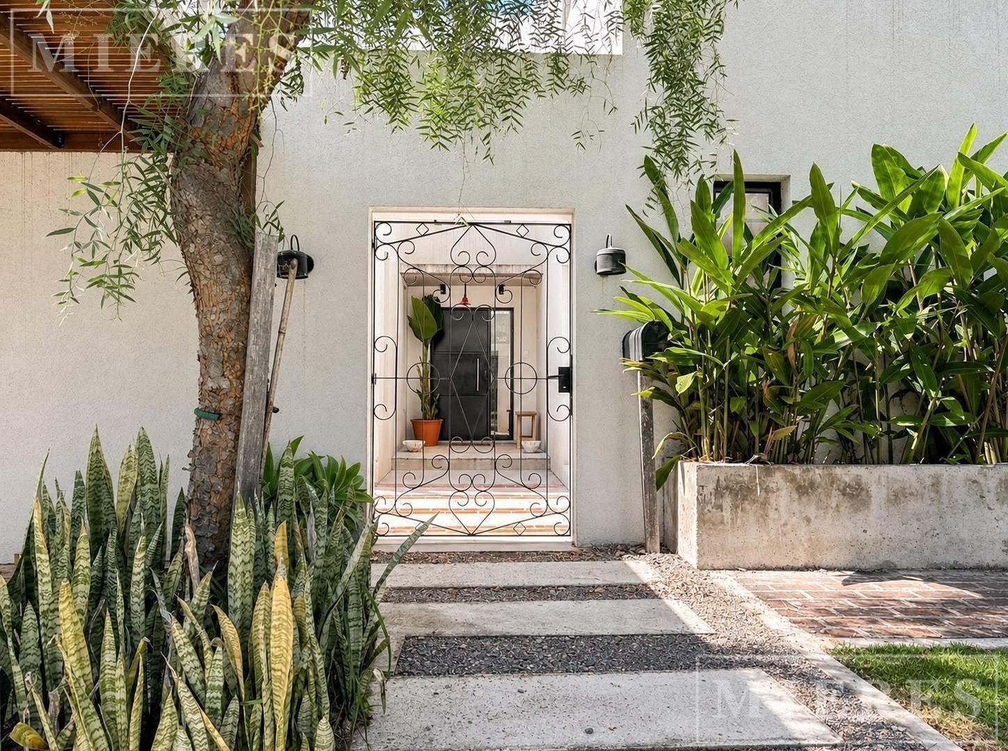 Foto de Casa en venta sobre lote al agua en el Barrio Santa Barbara, Bancalari, imagen 3