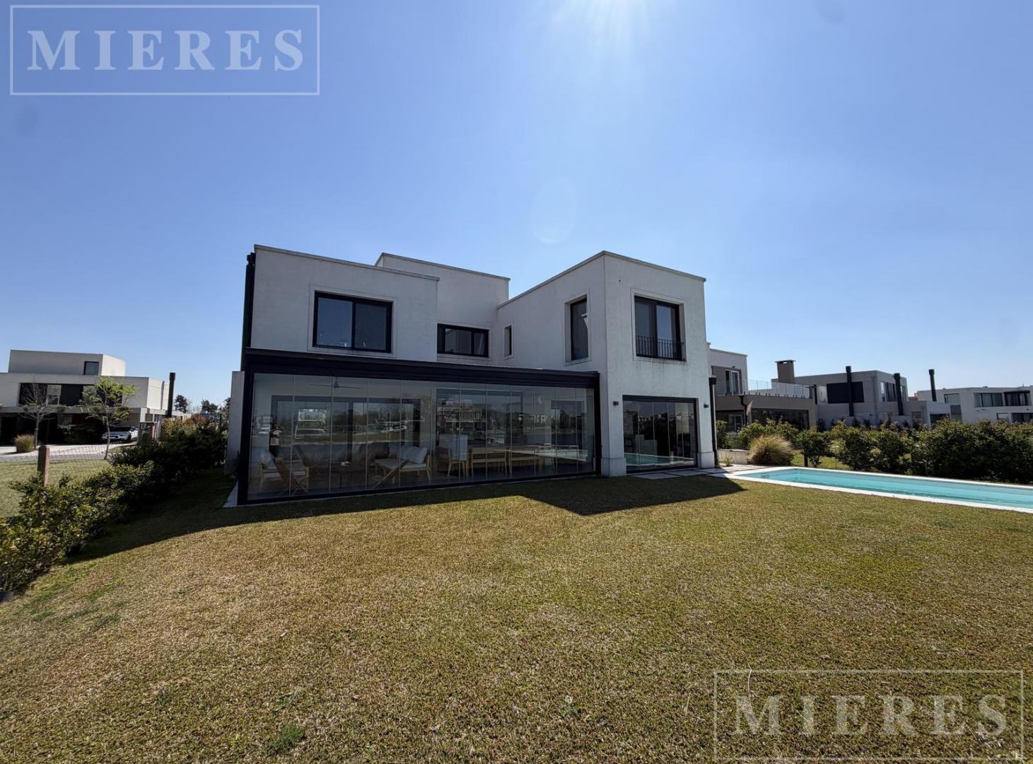Foto de Casa en alquiler de verano sobre lote a la laguna. Barrio Santa Ana, imagen 2