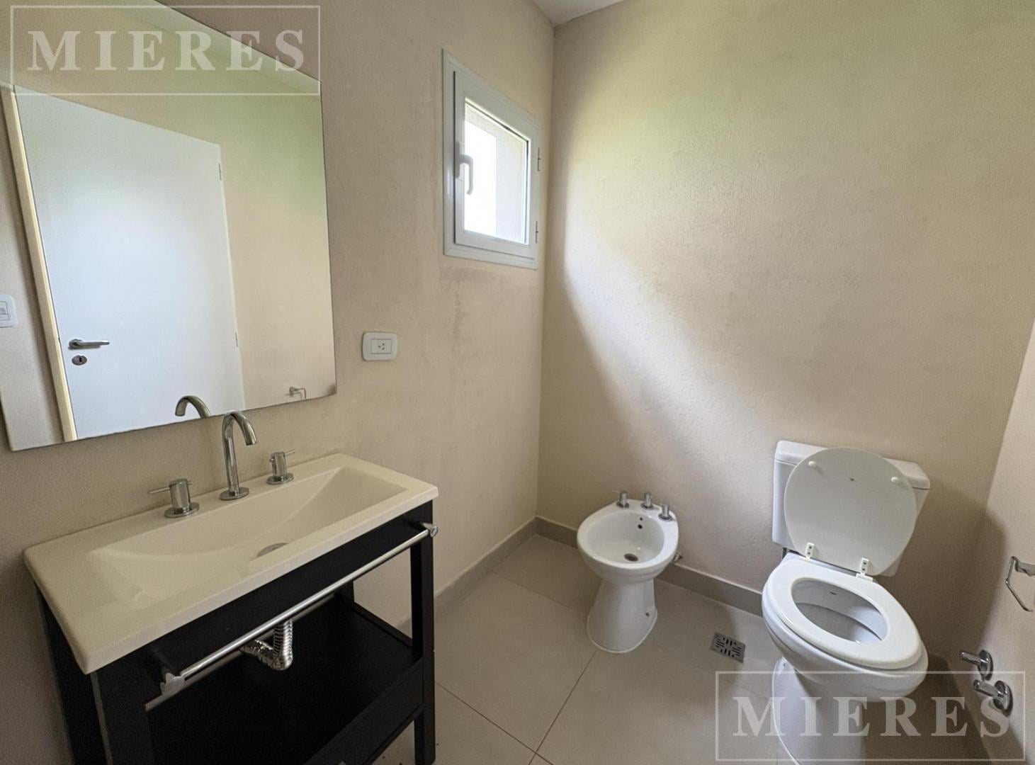 Foto de Casa en venta con renta sobre lote interno en Barrio Vistas Puertos, imagen 3