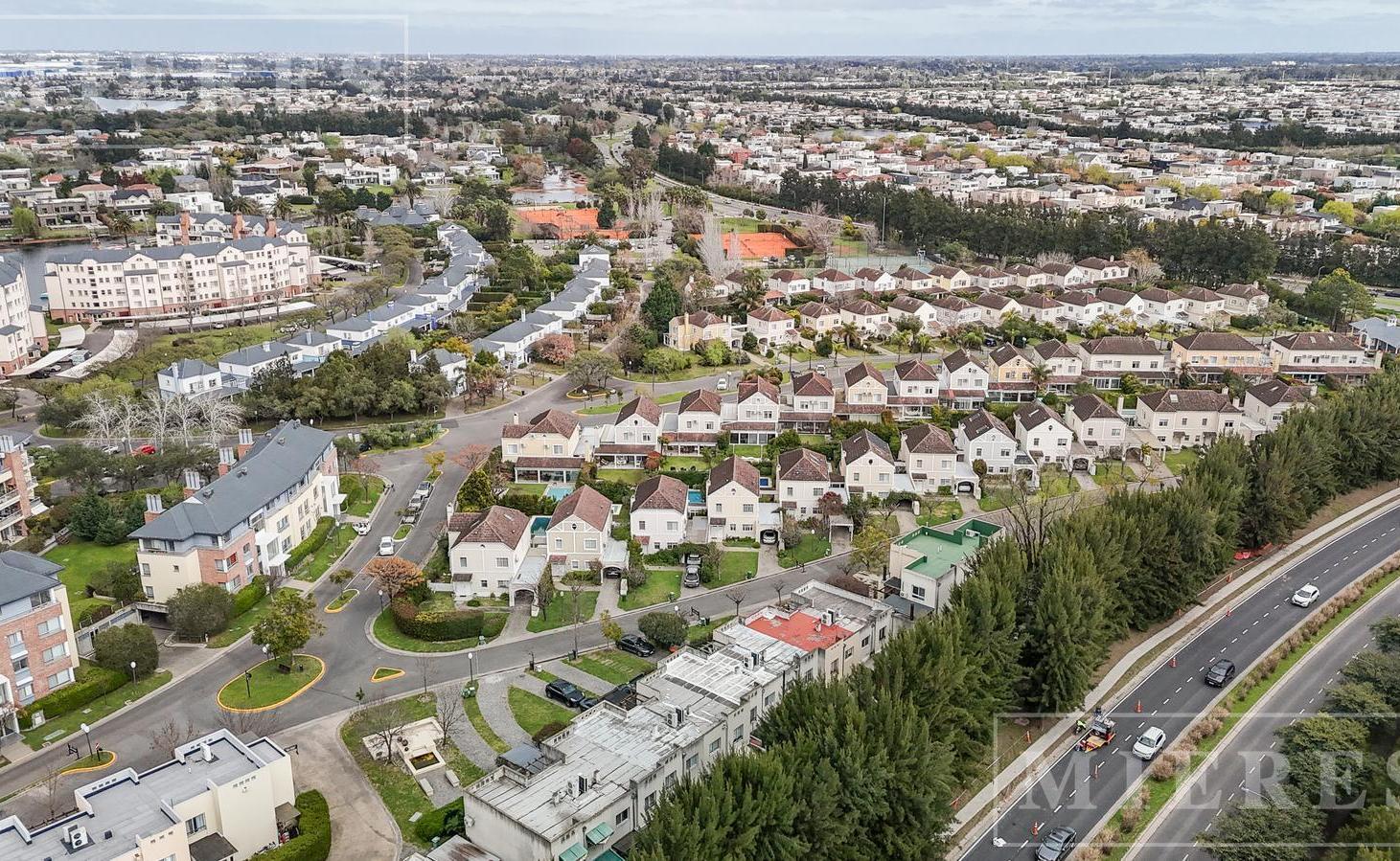 Foto de Lote en venta en Casuarinas, Nordelta, imagen 2