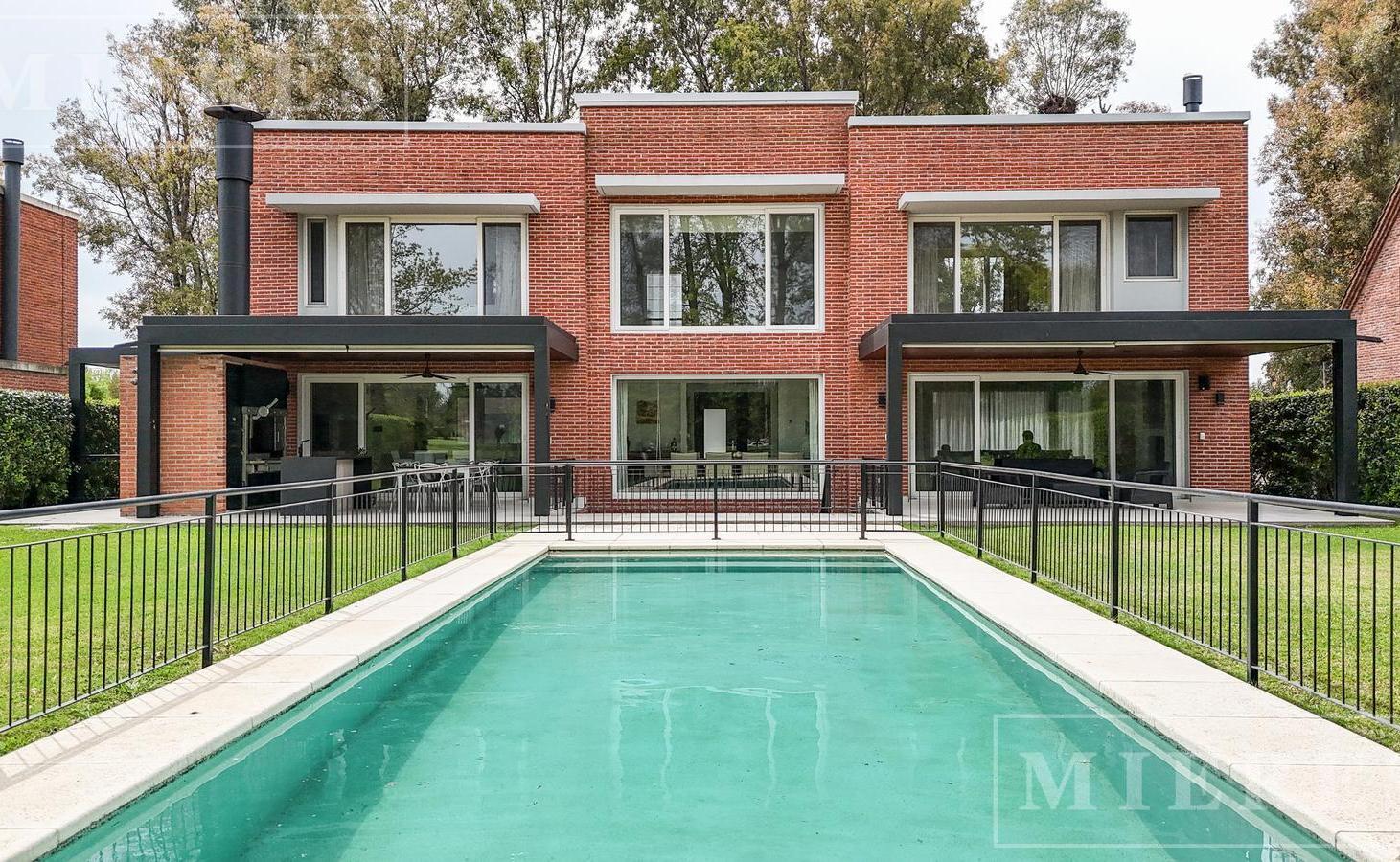 Foto de Casa en venta en Mayling Club de Campo, imagen 1