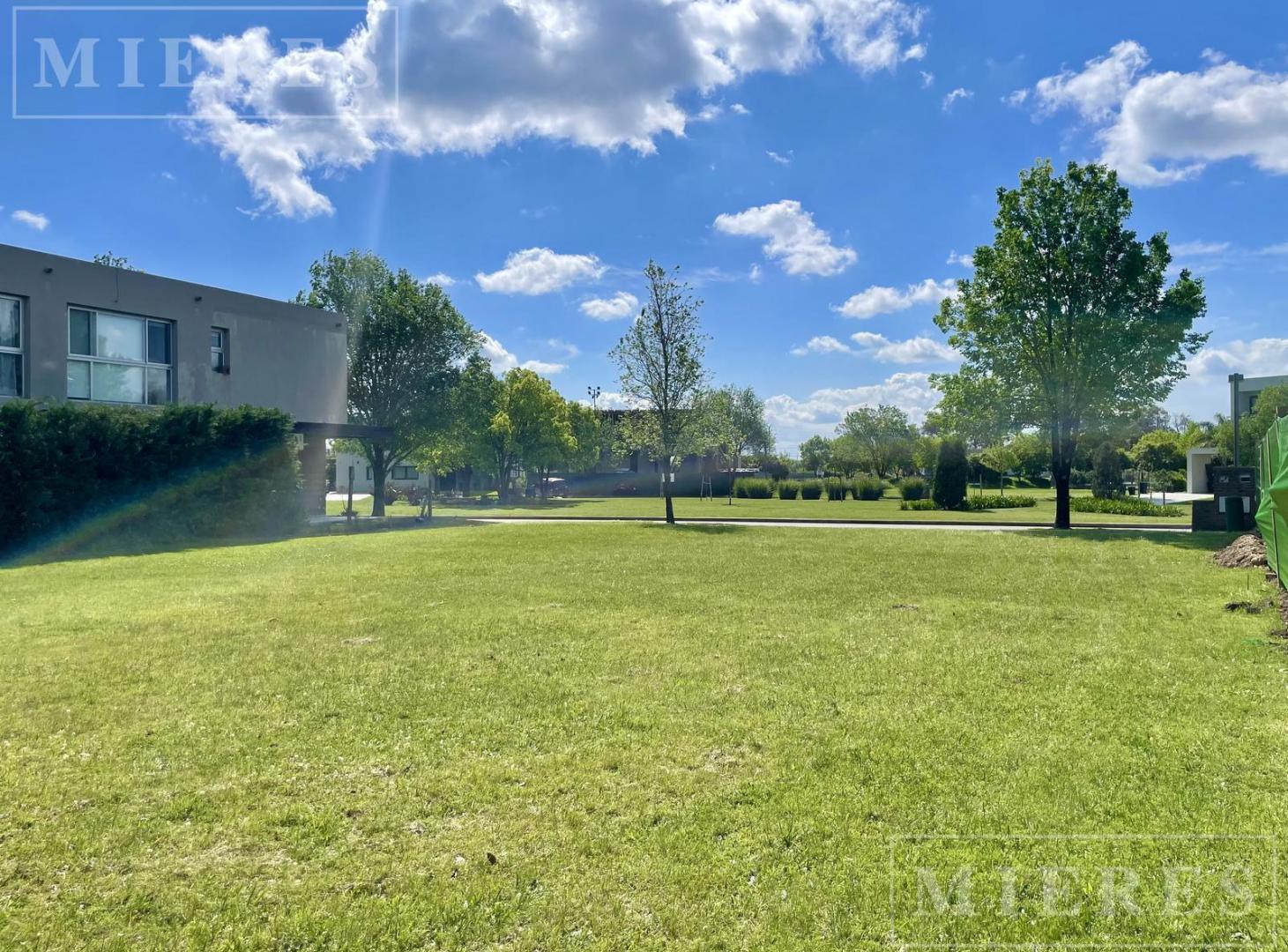 Foto de Lote de 600m² en venta en Ayres Plaza, imagen 1