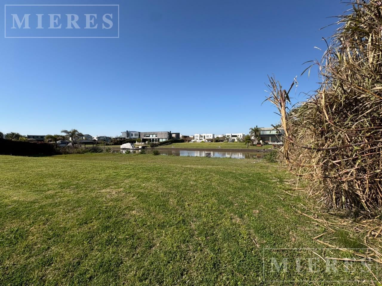 Foto de Lote en venta AL RIO en el Barrio Albanueva!, imagen 4