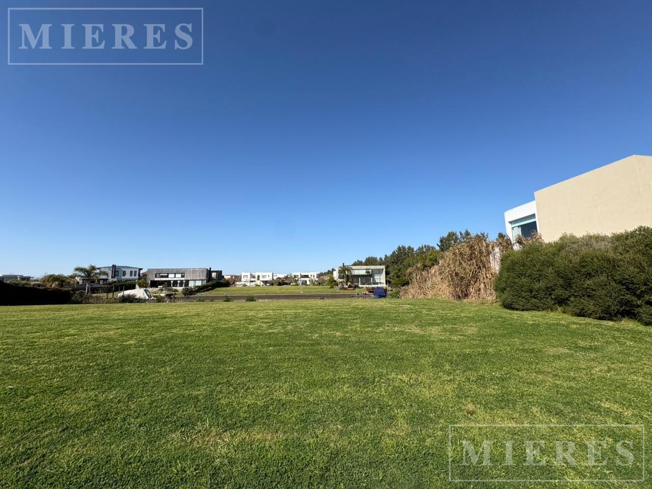Foto de Lote en venta AL RIO en el Barrio Albanueva!, imagen 3