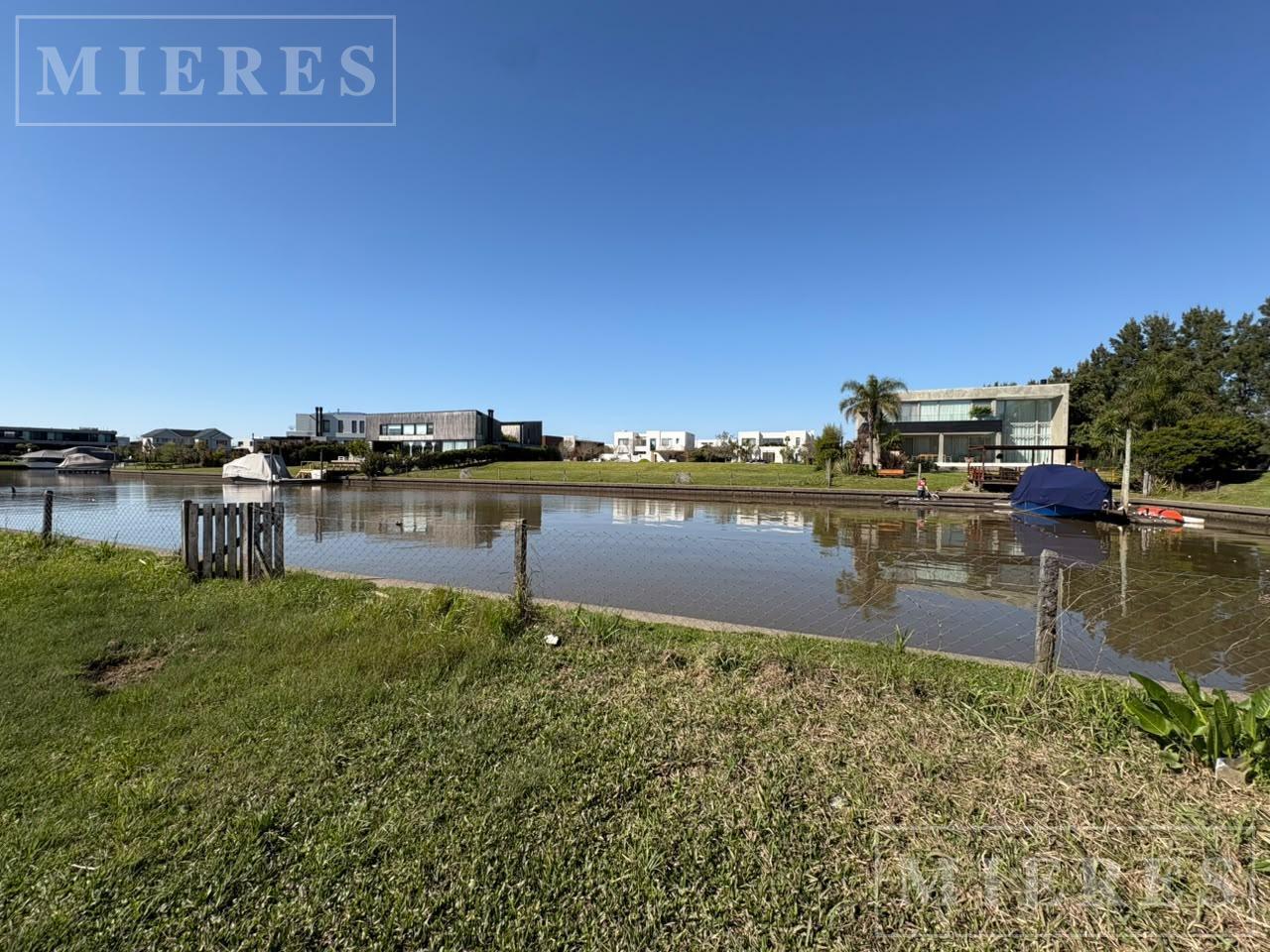Foto de Lote en venta AL RIO en el Barrio Albanueva!, imagen 2