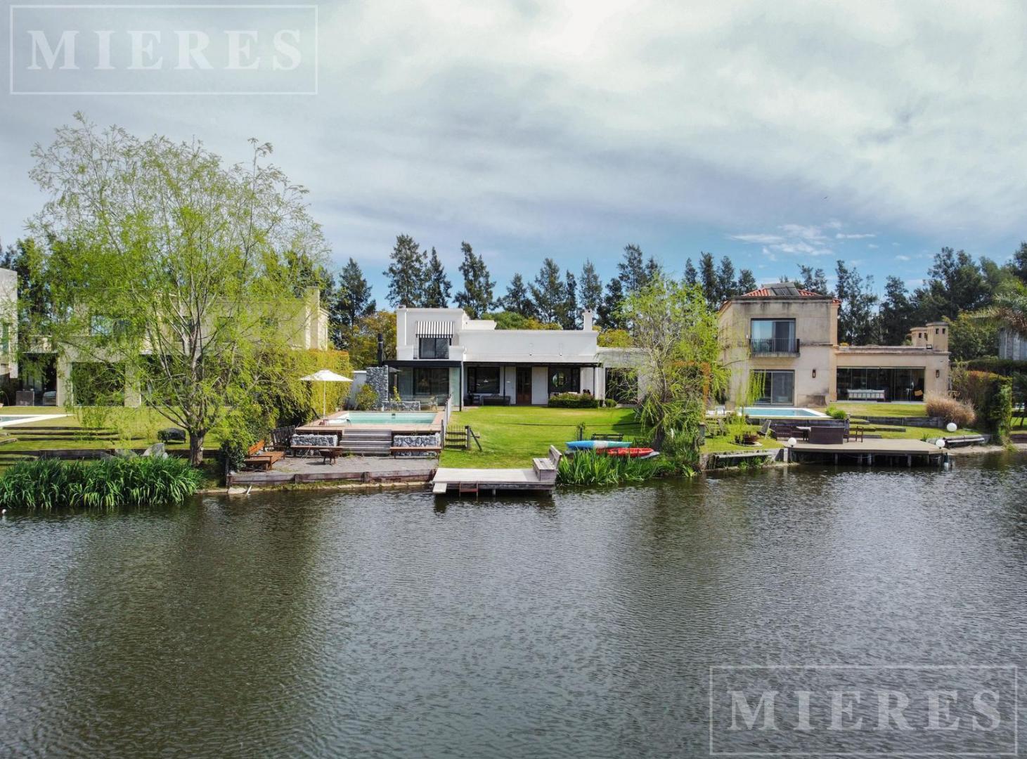 Foto de Espectacular casa en Venta en Barrio La Laguna, imagen 2