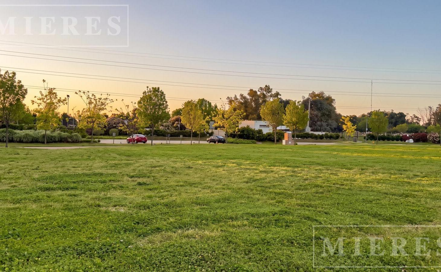 Foto de Lote de 641m² en venta en Los Cardos, imagen 3