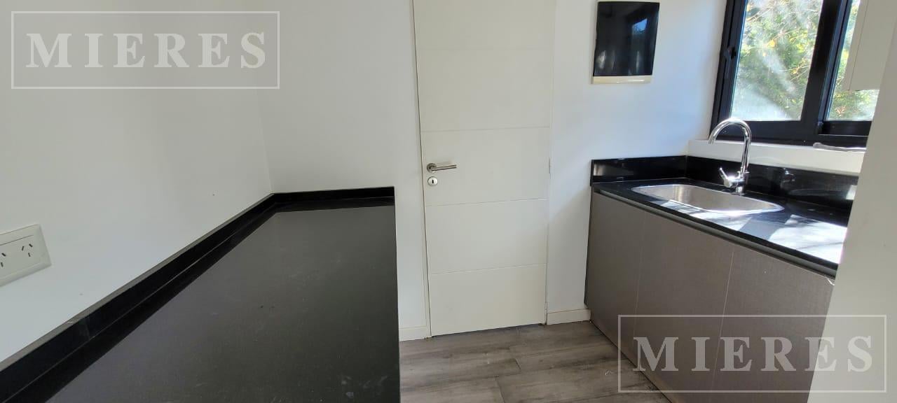 Foto de Casa en venta sobre lote a la laguna en Barrio Golf El Cantón Escobar, imagen 4