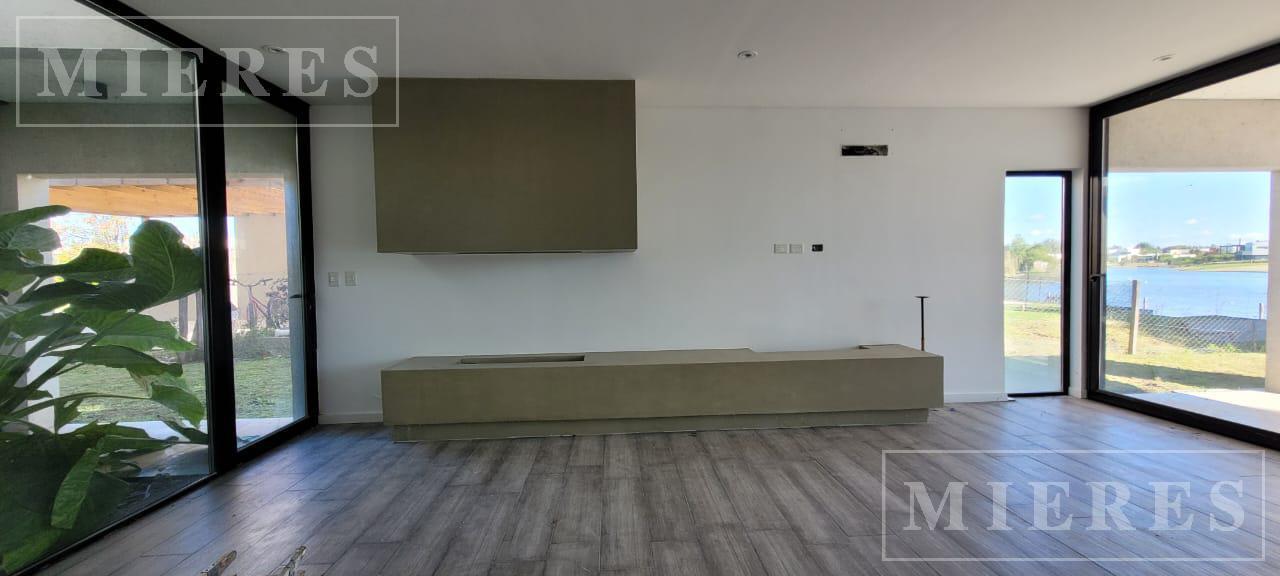 Foto de Casa en venta sobre lote a la laguna en Barrio Golf El Cantón Escobar, imagen 5