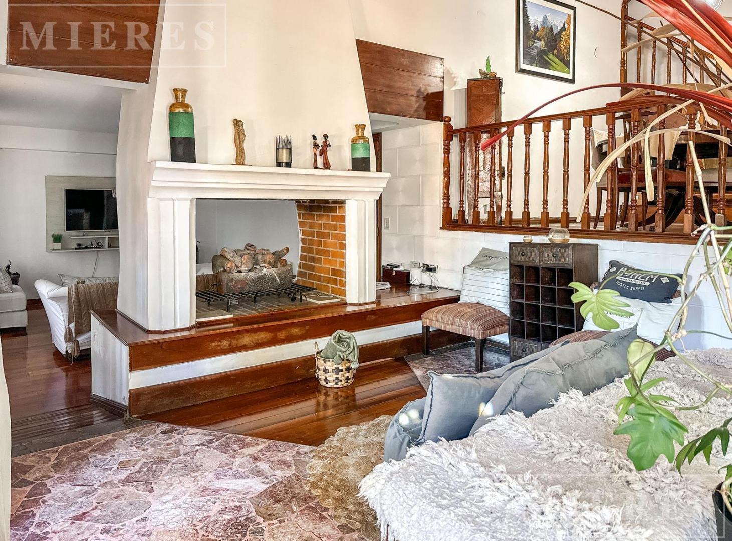 Foto de Muy linda casa en venta de estilo rústico en Las Lomas de San Isidro., imagen 1