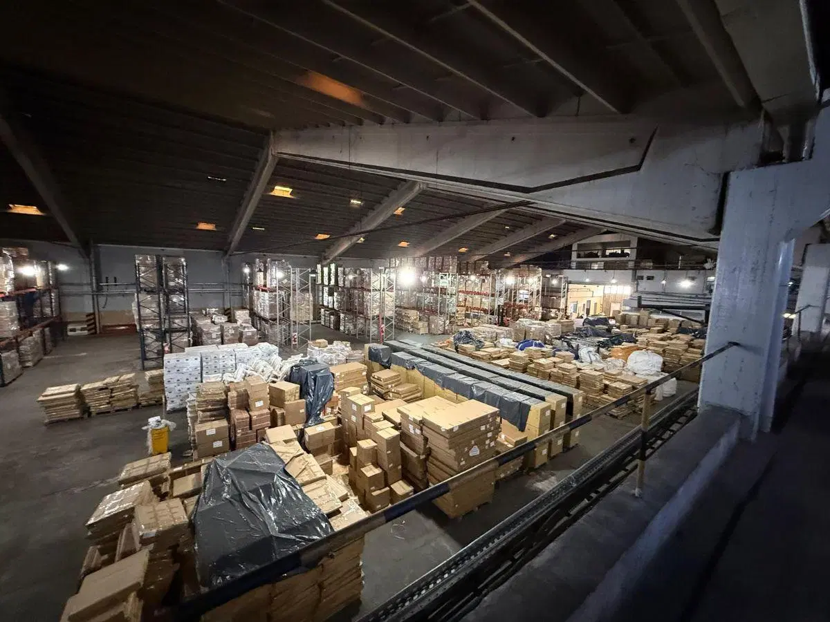 Bodega-Galpon de 4453 m² en Alquiler en Gerli 4