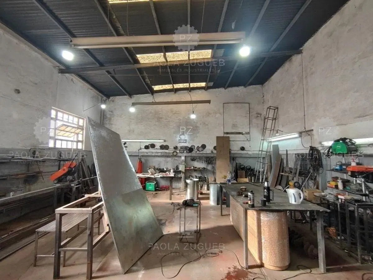 Galpon de 166 m² en alquiler en Villa Dominico 4