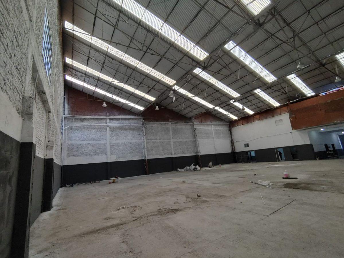 Foto de Galpon de 2100 m² en venta en Sarandi, imagen 2