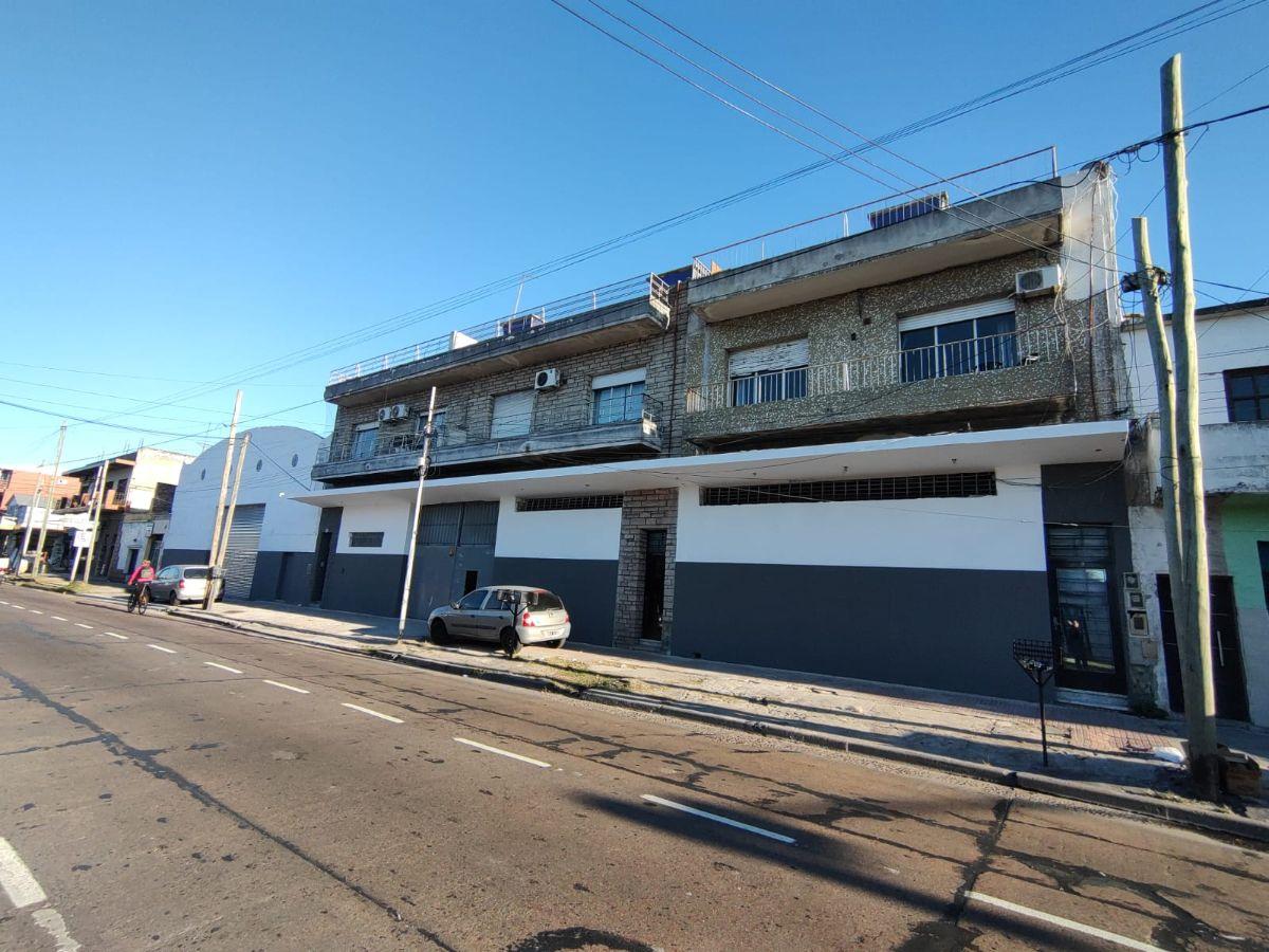 Foto de Galpon de 2100 m² en venta en Sarandi, imagen 1