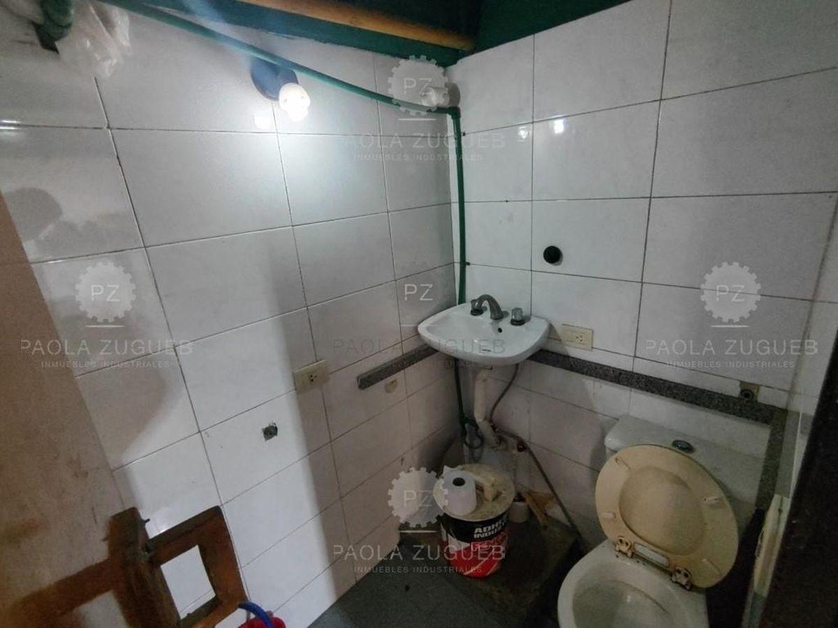 Foto de Galpon de 397 m² en alquiler en Lanus Oeste, imagen 3