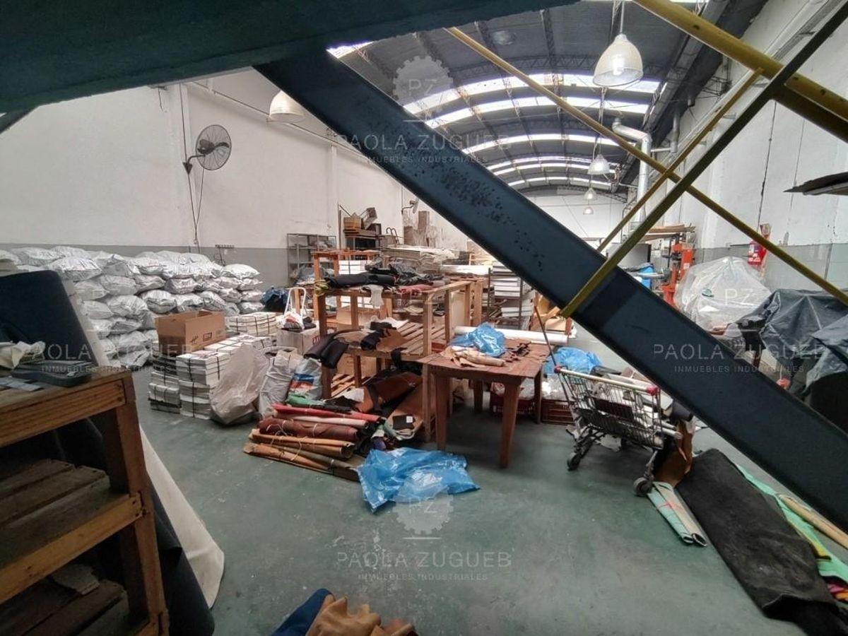 Foto de Galpon de 397 m² en alquiler en Lanus Oeste, imagen 4