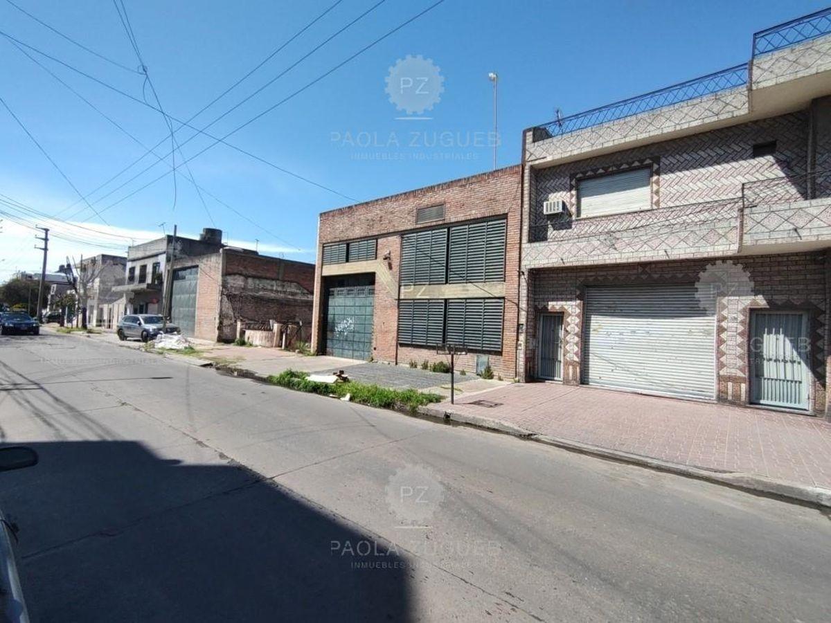 Foto de Galpon de 397 m² en alquiler en Lanus Oeste, imagen 1