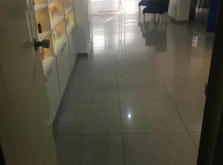 Foto de Oportunidad. Excelente Oficina de 2 ambientes en Venta. Muy luminosa., imagen 2