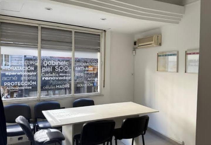 Foto de Oportunidad. Excelente Oficina de 2 ambientes en Venta. Muy luminosa., imagen 4