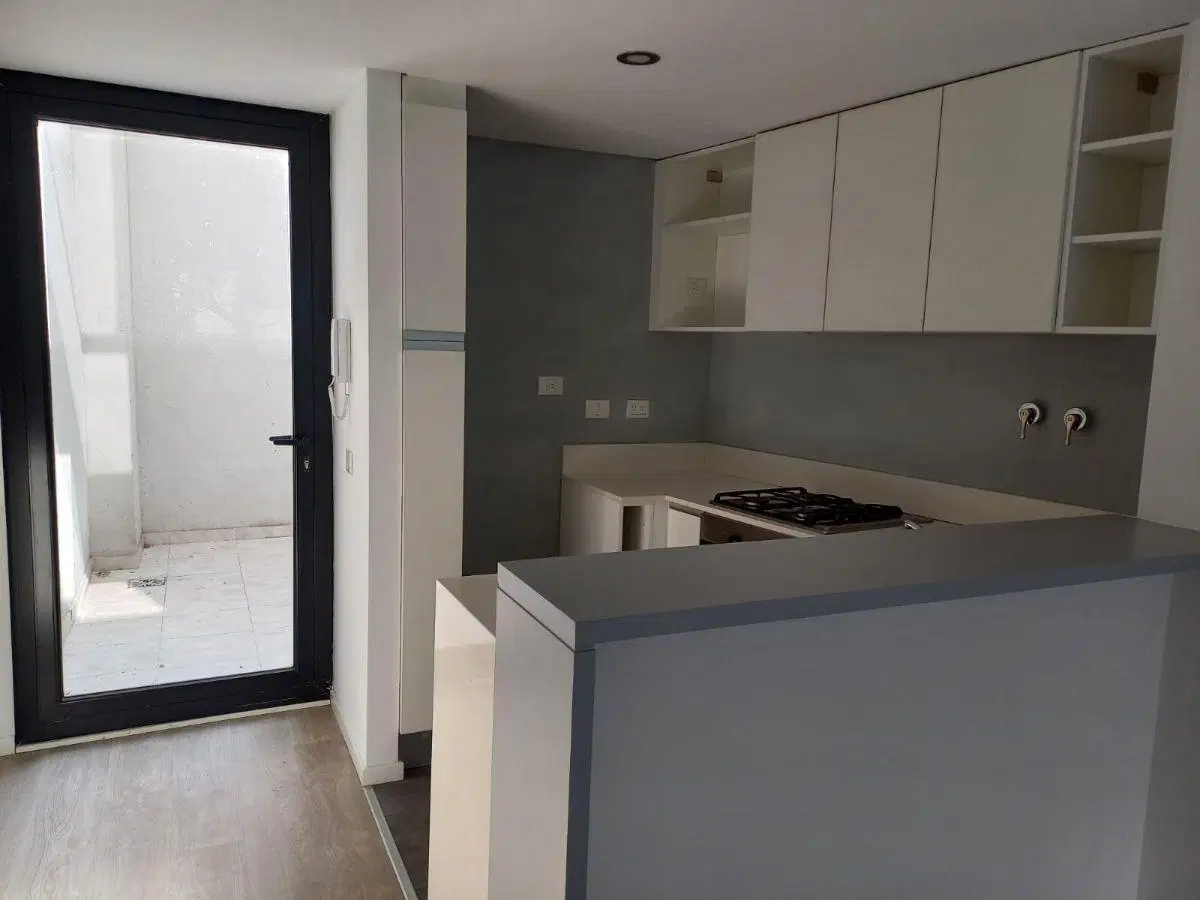Alquiler monoambiente en Palermo con balcón y patio!!! 2