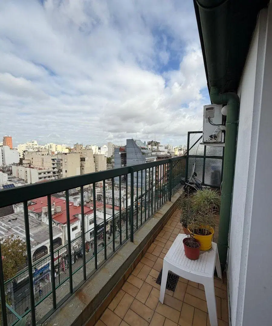 Excelente Dúplex de 4 Ambientes con Suite y Amplios Espacios 2