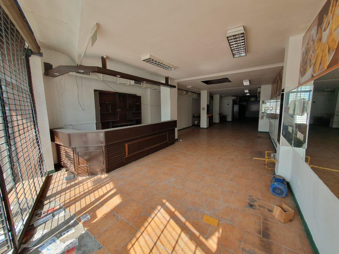 Foto de VENTA LOCAL RETIRO, imagen 2