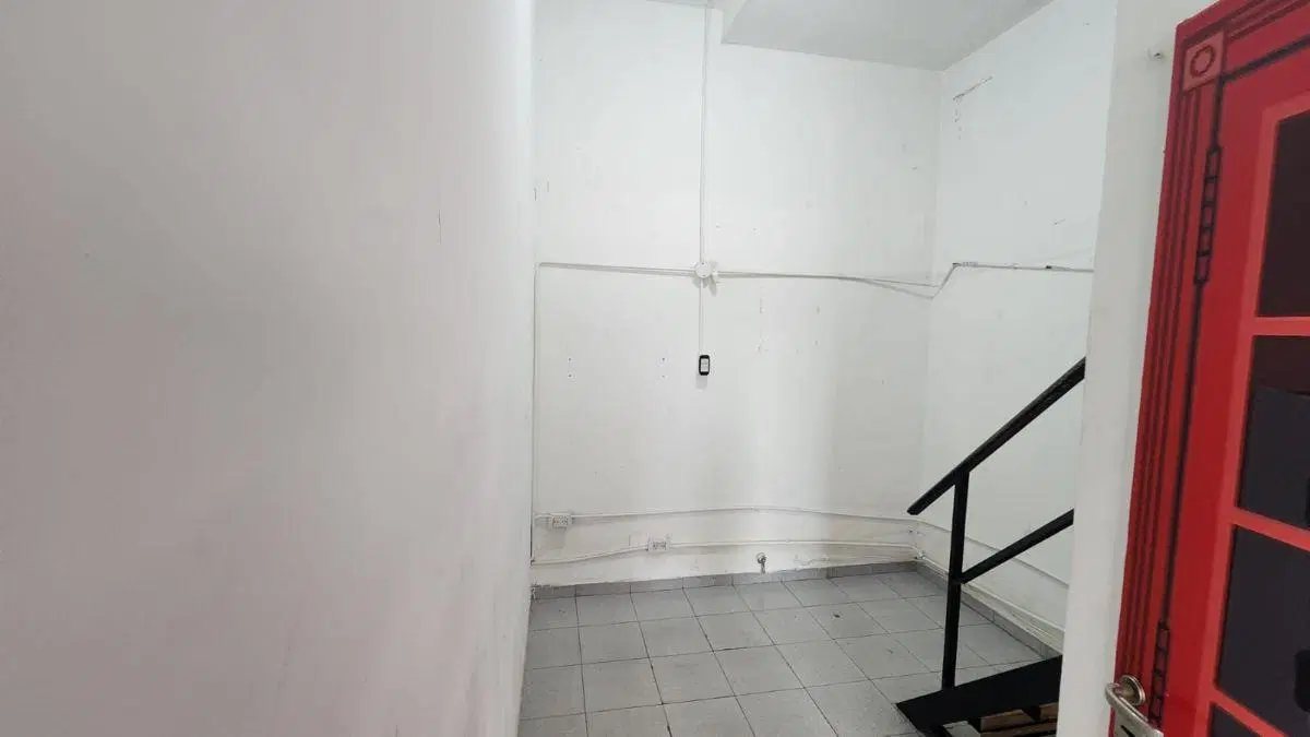 ALQUILER LOCAL COMERCIAL 180 m2 EN ZONA TEXTIL FLORES CON COCHERA. CABA 3