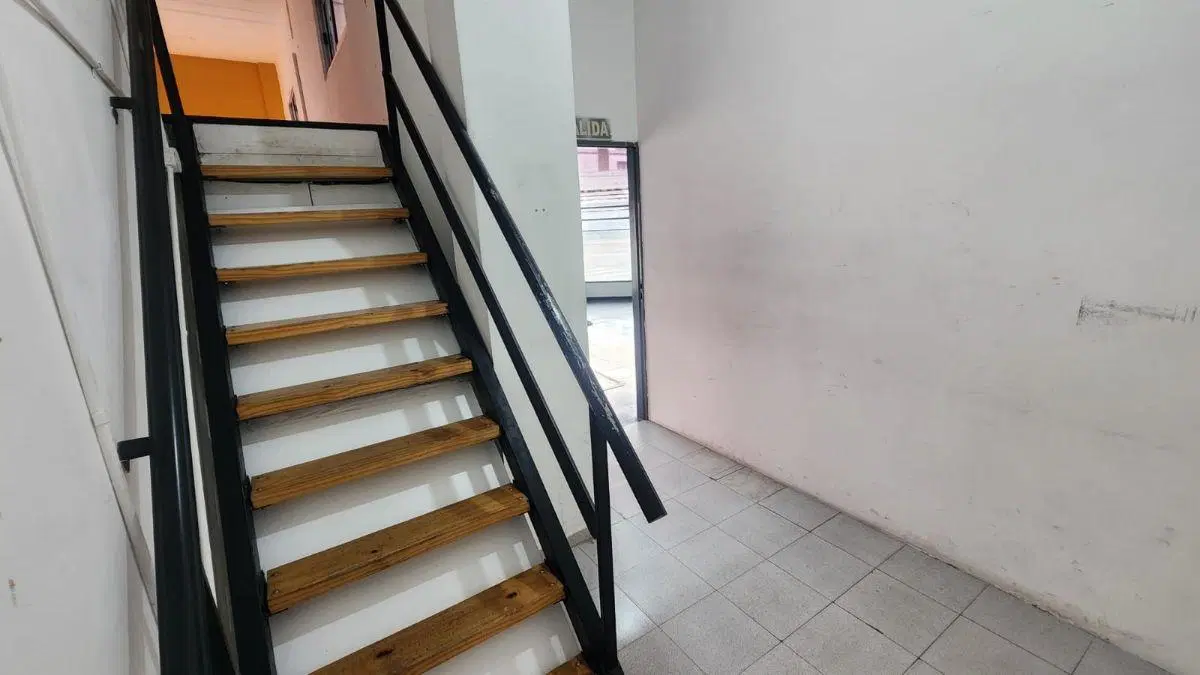 ALQUILER LOCAL COMERCIAL 180 m2 EN ZONA TEXTIL FLORES CON COCHERA. CABA 5