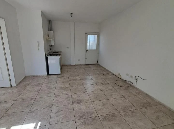 2 AMBIENTES  CON PATIO SIN EXPENSAS -ABL - AYSA 1