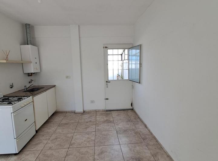 2 AMBIENTES  CON PATIO SIN EXPENSAS -ABL - AYSA 4