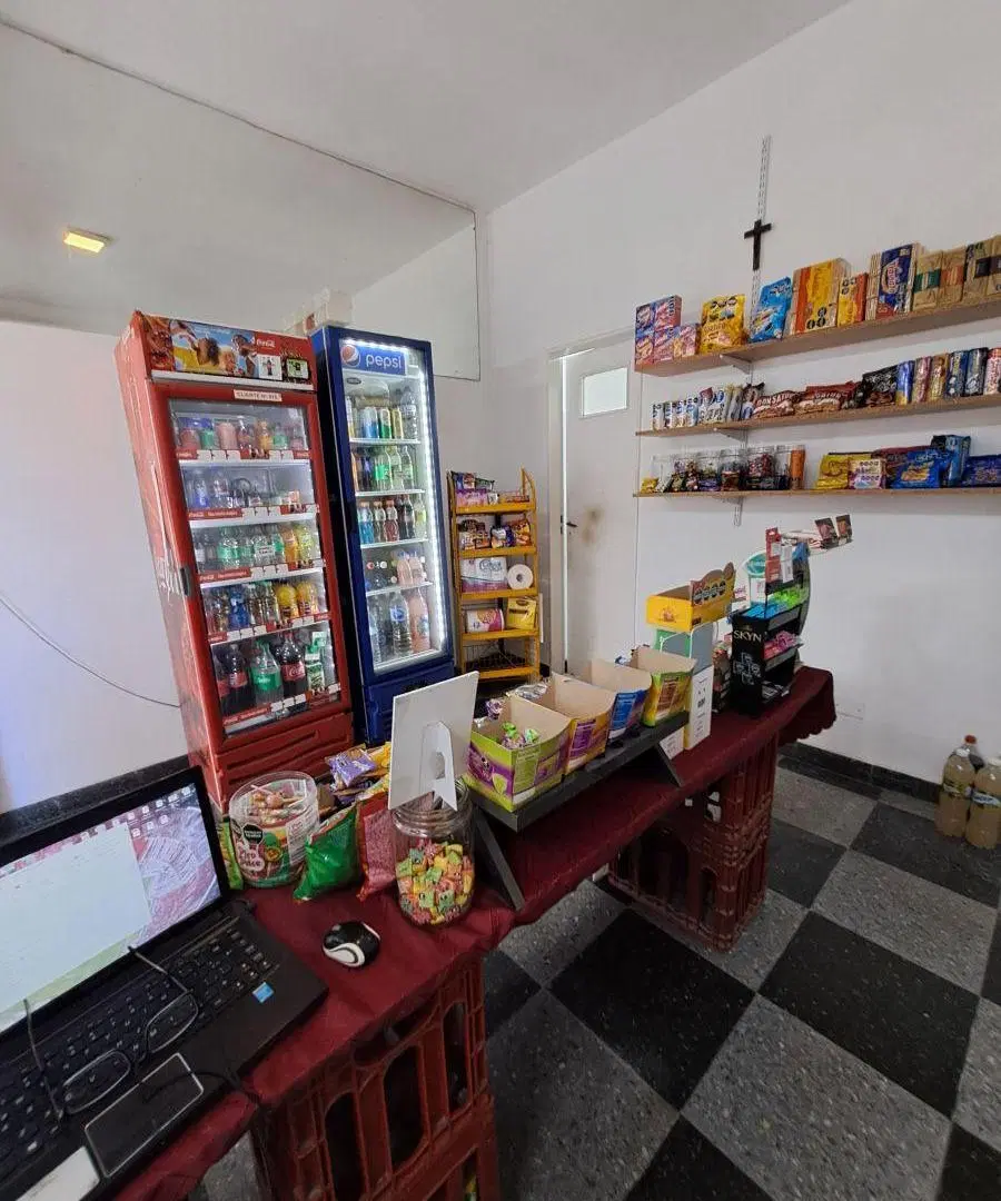 LOCAL COMERCIAL EXCELENTE UBICACION 3