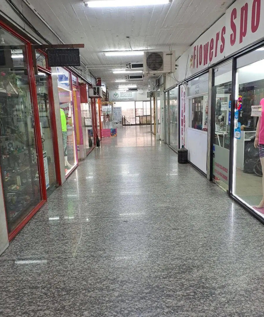 LOCAL EN GALERIA IDEAL SHOW ROOM - OFICINA - ETC 4