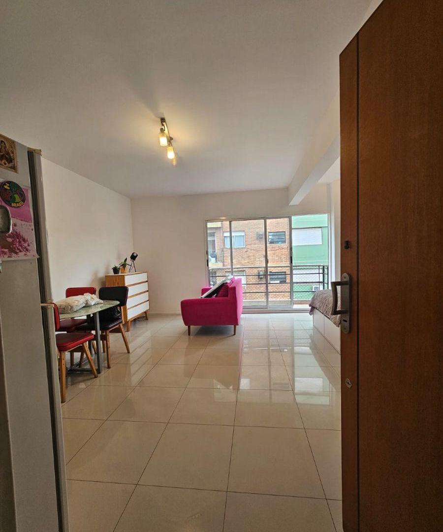 Foto de VENTA - ALMAGRO - 1 AMBIENTE CON TERRAZA PROPIA - PILETA PARQUE Y, imagen 2