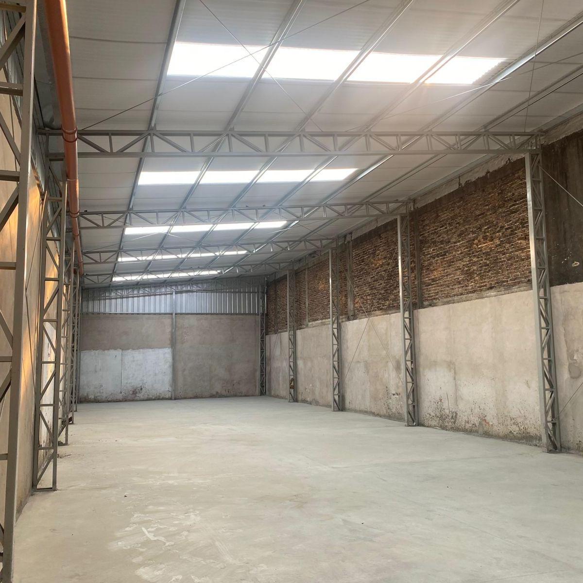 Venta Galpón 300 m² en Loma Hermosa 2